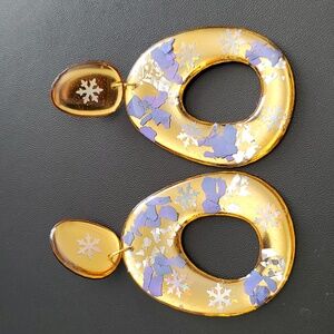 Hand-made Hand Crafted Snow Flake Vibes Resin Earrings New